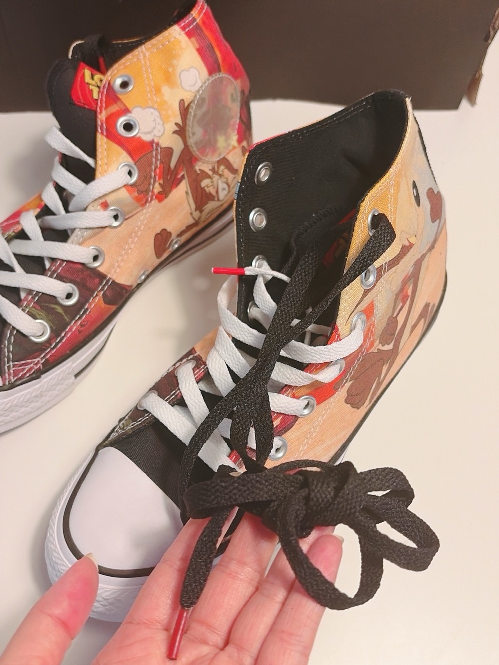 Converse x Looney Tunes Chuck Taylor All Star High Top Shoes W7 New No Full Box - Picture 8 of 13